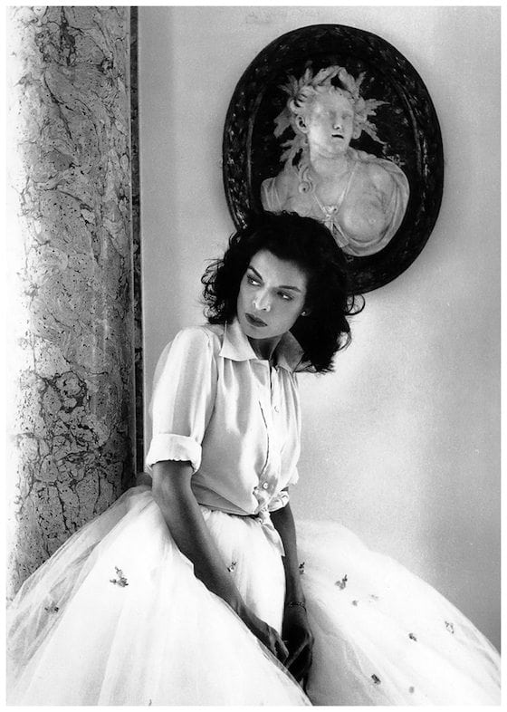 bianca-jagger-photo-cecil-beaton-classic-white-shirt