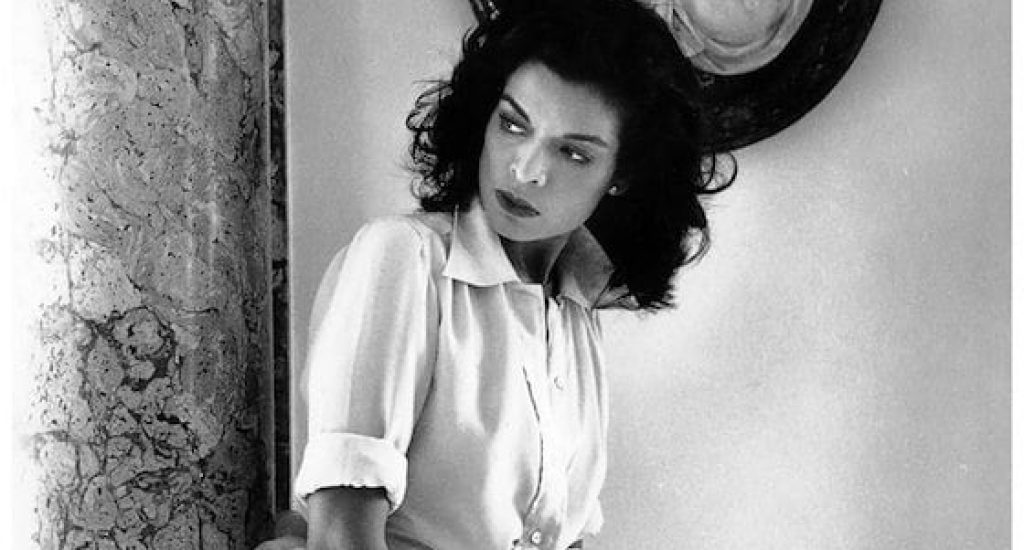 bianca-jagger-photo-cecil-beaton-classic-white-shirt