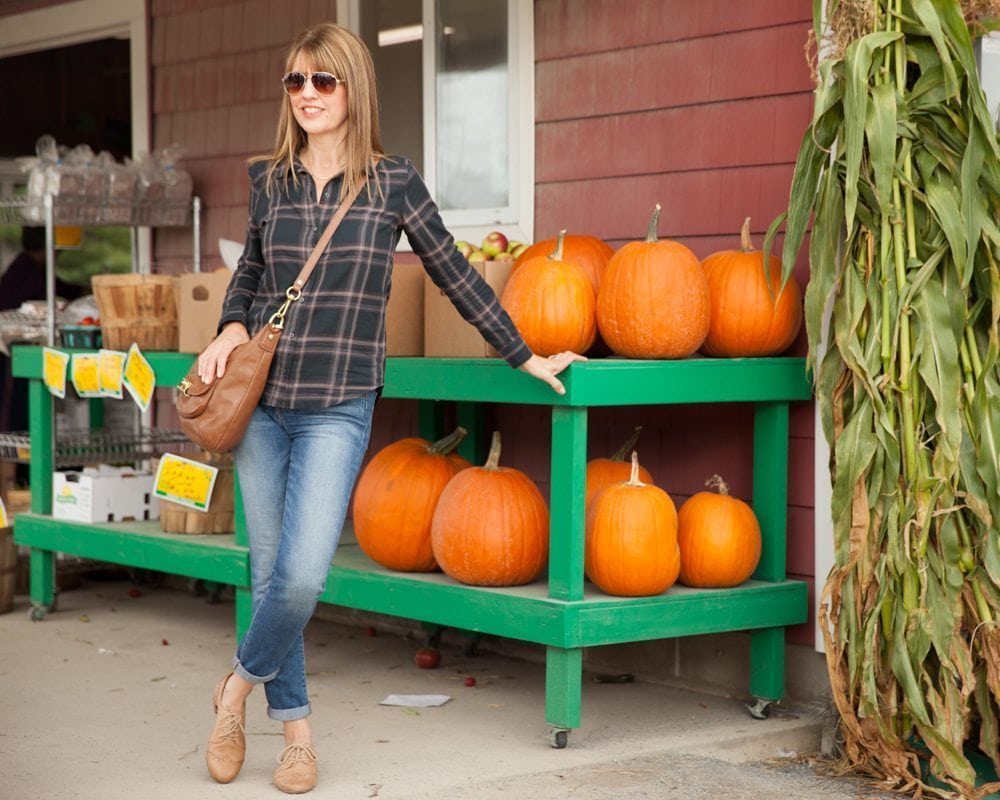 woman-wearing-aviators-fall-farm-stand